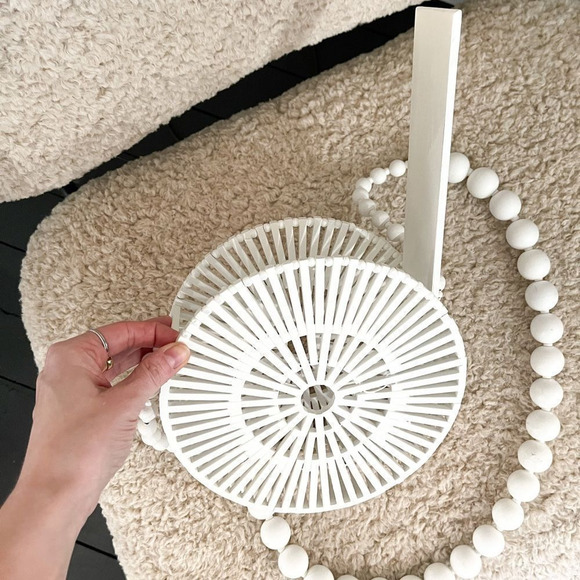 ROUND BEADED WHITE SUMMER PURSE - Picture 5 of 6